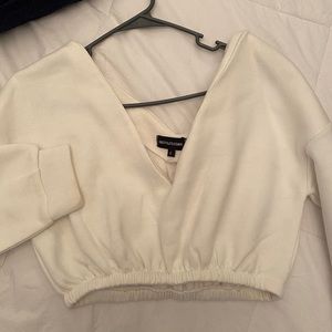 Prettylittlething crop v sweater